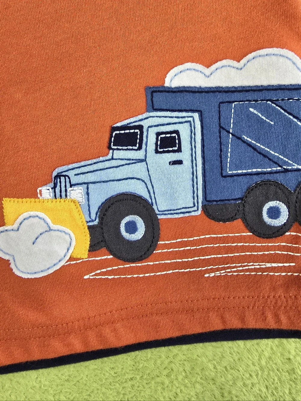 NWT 9-12M Baby BOYS Long-sleeve TEE SHIRT Oshkosh + Applique Snowplow Truck (Q3)